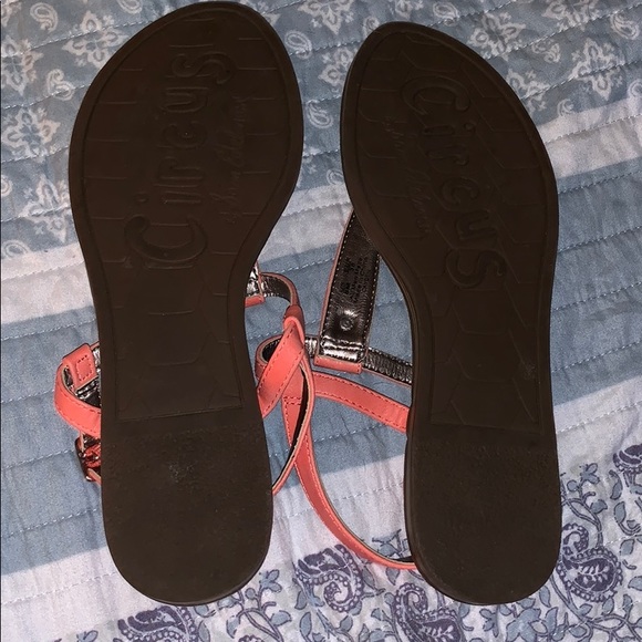 NWOT circus thing sandal - Picture 2 of 3